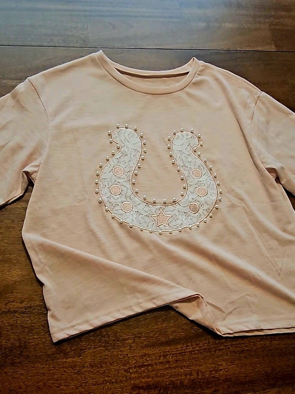 Pearl Horseshoe Tee